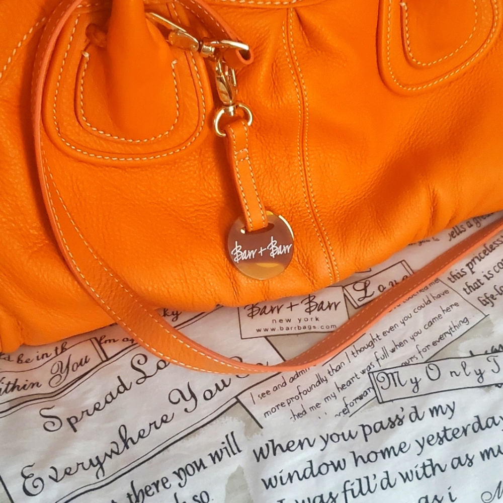 Barr & Barr versatile hand bag with dust bag included